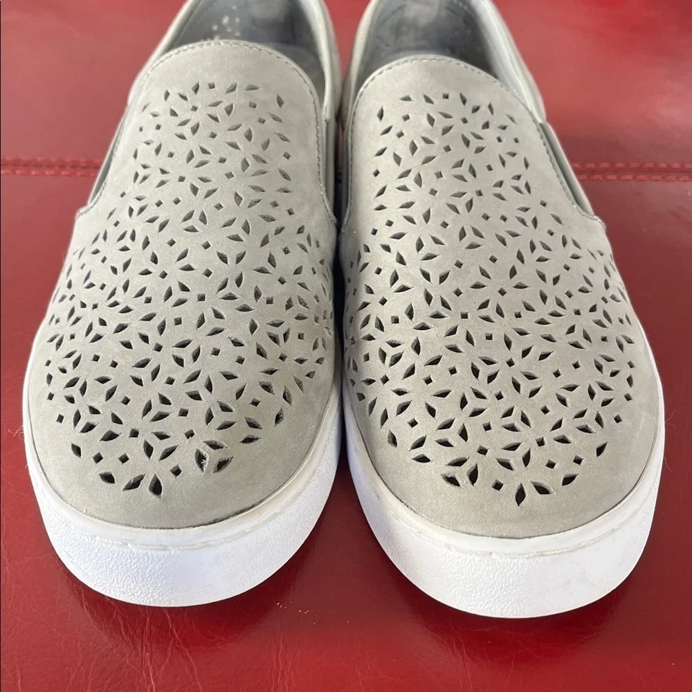 Vionic Kani Women's Size 7 Gray Grey Beige Leather Slip On Shoe Sneaker